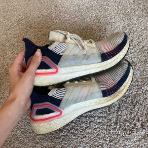 Adidas Ultraboosts 19 Size W9